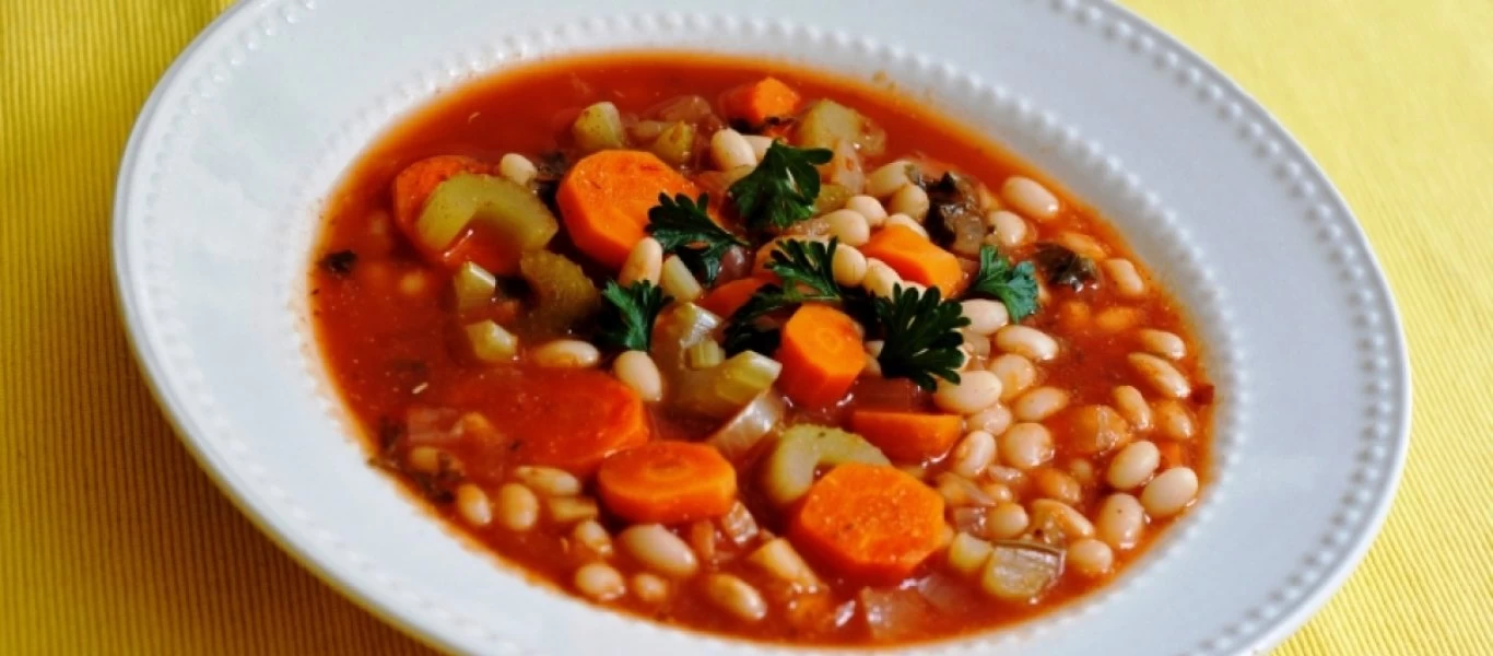 Φασολάδα: Τα «μαγικά» οφέλη της για τον οργανισμό μας